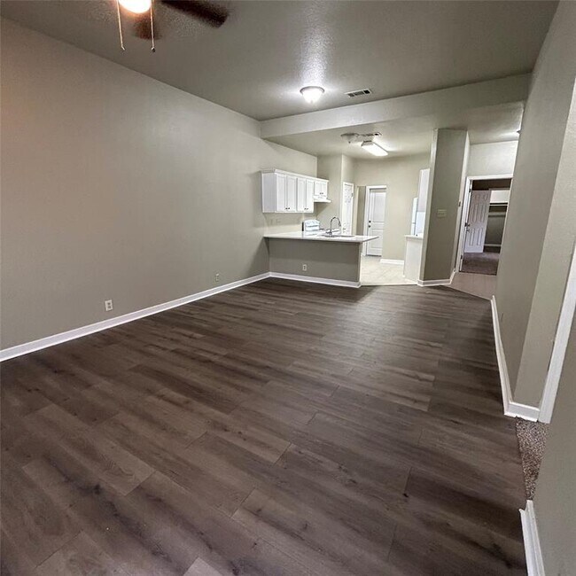 Building Photo - 1235 Armadillo Rd