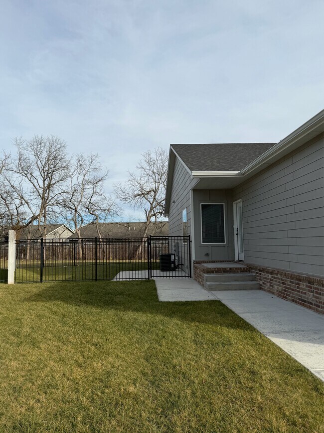 Building Photo - 1146 N Joye St