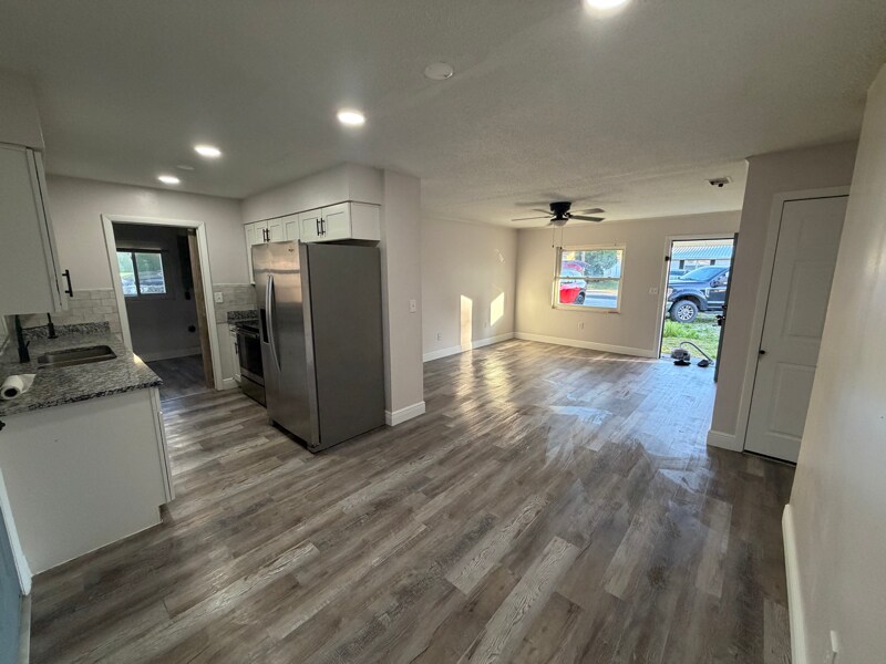 Building Photo - 40027 Proud Mockingbird Rd