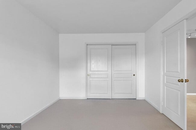 Building Photo - 5563 Seminary Rd