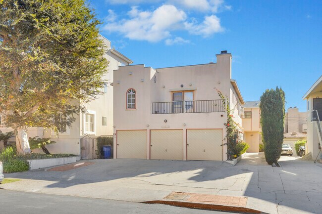 Primary Photo - 10752 Woodbine St