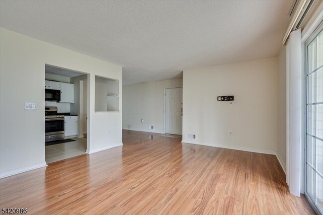 Building Photo - 69 Amberly Ct