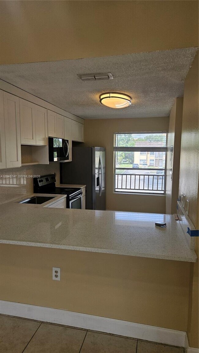 Building Photo - 8039 SW 21st Ct