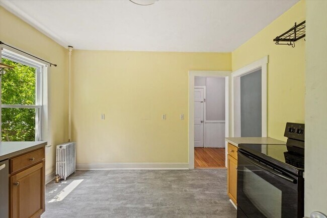 Building Photo - 254 N Elm St