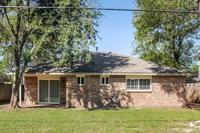 Building Photo - 10806 Clear Fork Dr
