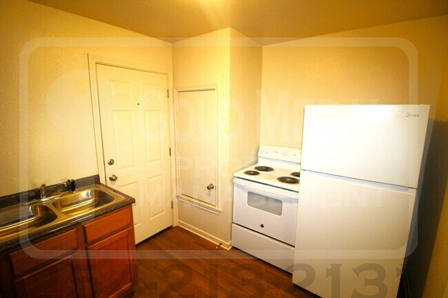 Building Photo - 625 Brook Dr