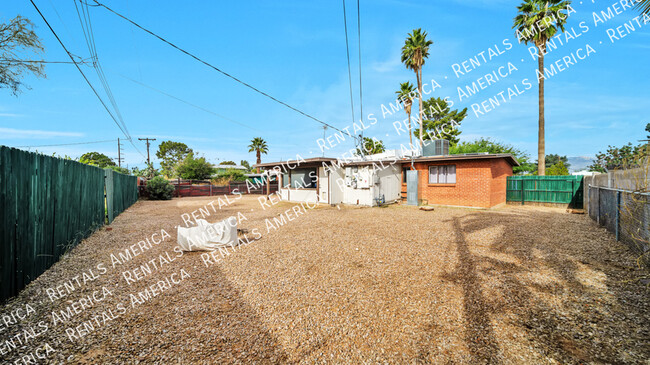 Building Photo - Delightful  3 bed/1bath home with SOLAR!!