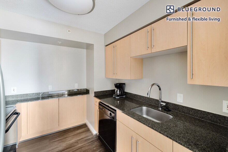 Building Photo - 4835 Cordell Ave