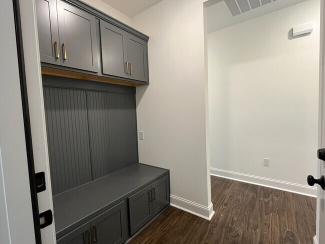 Building Photo - Beautiful new construction in Watson!
