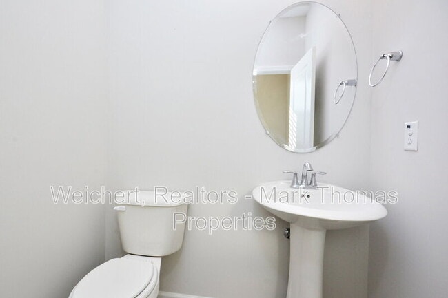 Building Photo - 1043 Manorhaven Dr