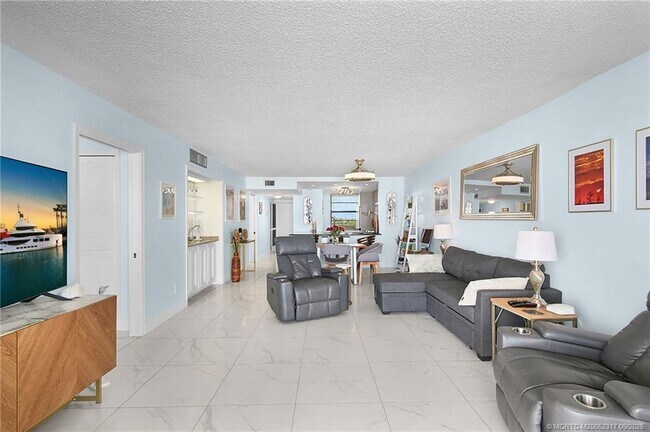 Building Photo - 10000 S Ocean Dr