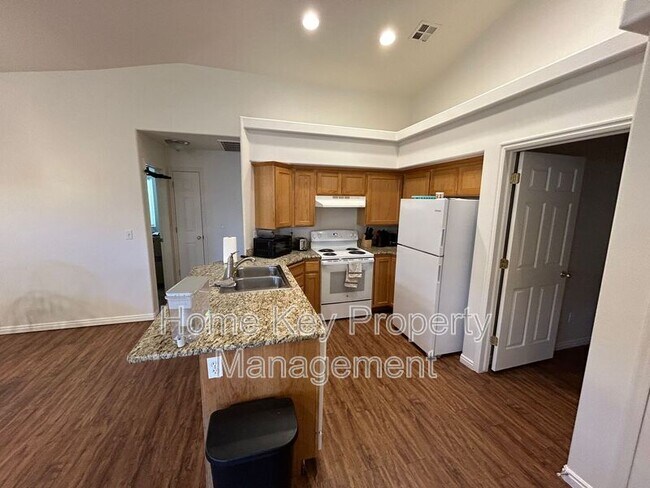 Building Photo - 2056 E Middleton Dr