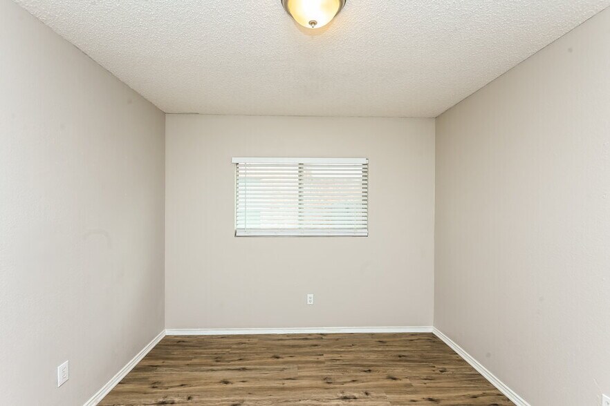 Building Photo - 10769 Braemoor Dr