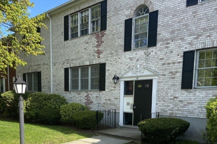 Building Photo - 14 Lake Shore Ct