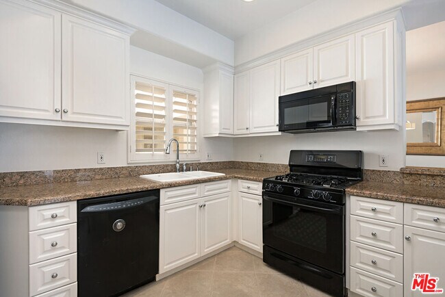 Building Photo - 4400 Cartwright Ave