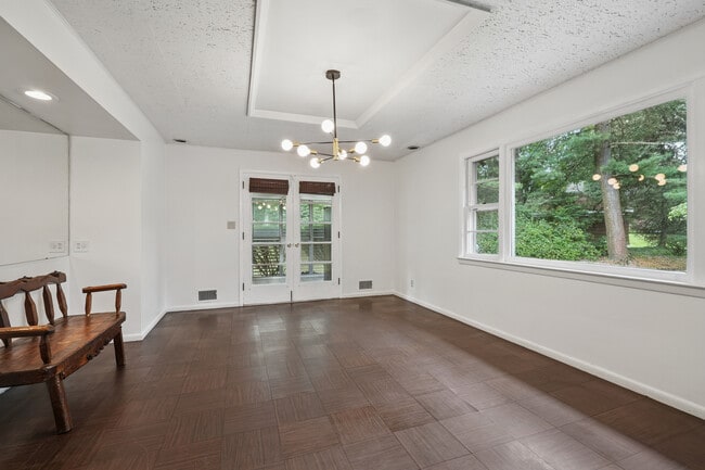 Building Photo - 18 Dorison Dr