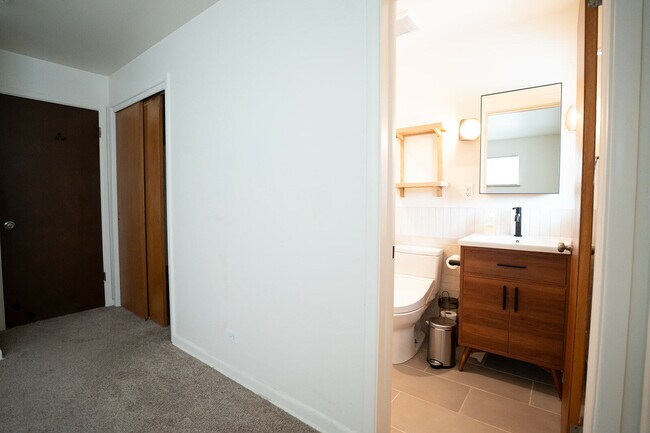 Building Photo - 180 Estes St