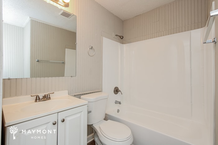 Building Photo - 2320 Lorick Ave