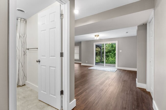 Building Photo - Beautiful 3-Bed, 3-Bath Home in Excellent ...