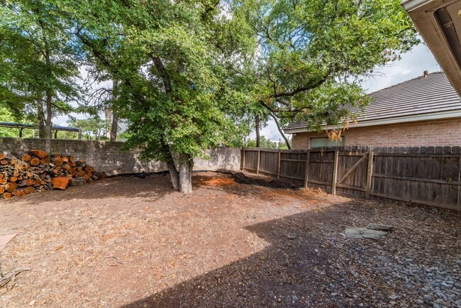 Building Photo - FURNISHED OAKWELL FARMS SINGLE-STORY