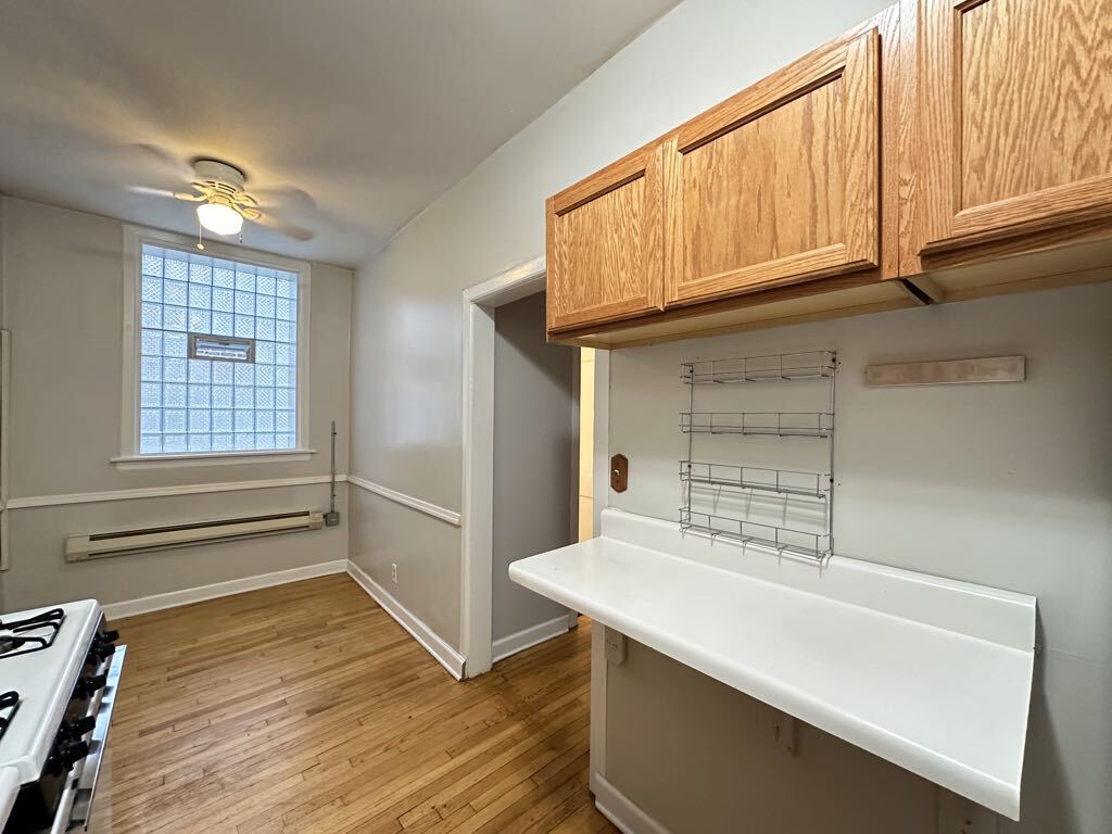 Building Photo - 1024 W George St