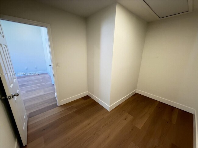 Building Photo - 20951 Vía Oleander