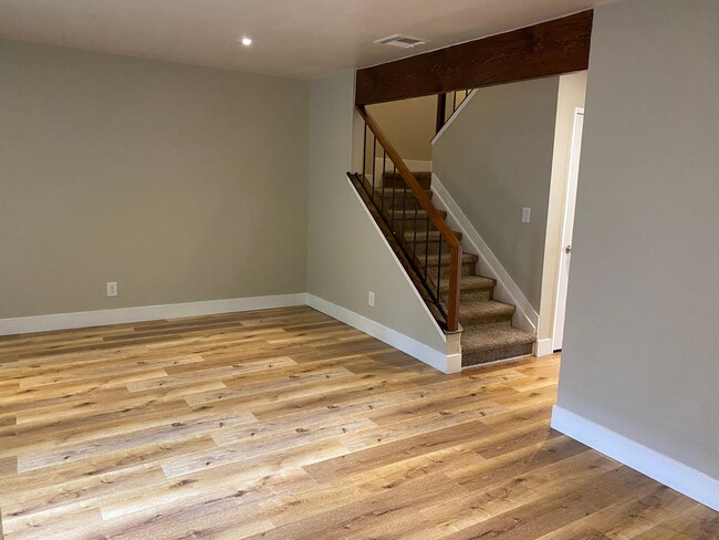 Building Photo - Updated Three-Bedroom Condo in West Sacram...