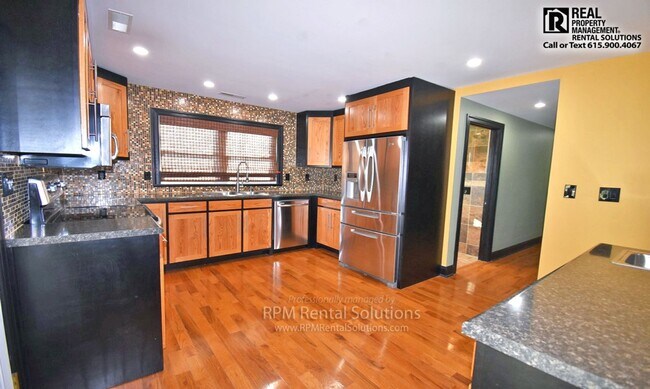 Building Photo - 3BR/2BA one level, carport+detached garage/workshop, washer/dryer included, on 1.6 acres in M'boro!