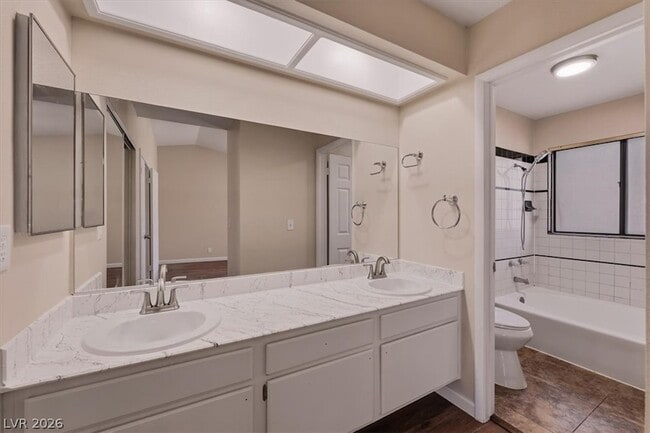 Building Photo - 2410 Pickwick Dr