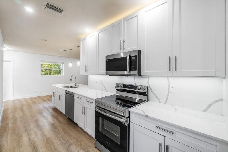 Building Photo - 434 SW 9th St