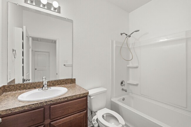 Building Photo - 718 Crystal Lakes Dr