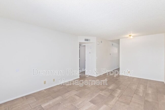 Building Photo - 415 N 64th Pl