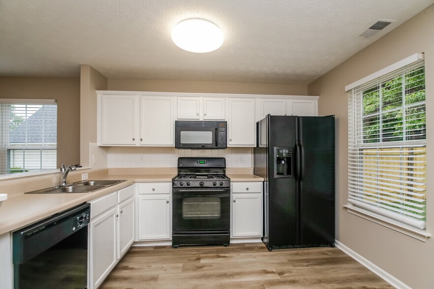 Building Photo - 100 St Ann Cir