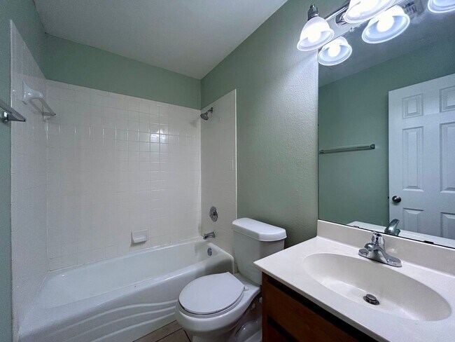 Building Photo - 3007 Kestrel Dr