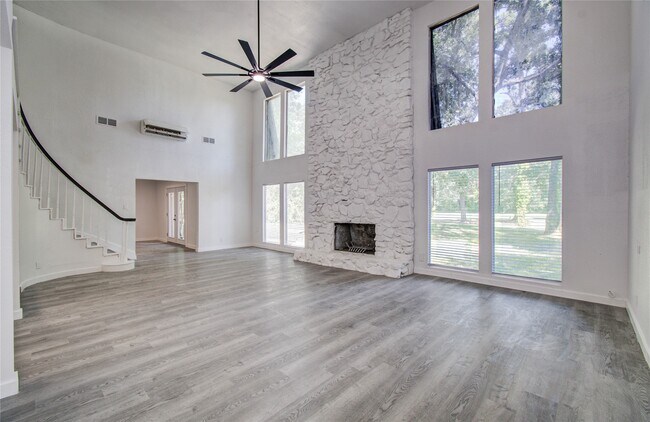 Building Photo - 619 River Plantation Dr