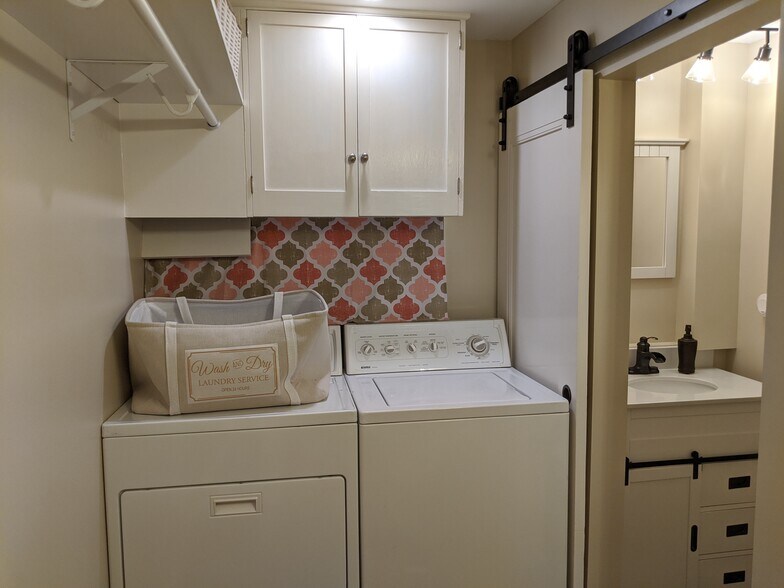 Washer/dryer - 2216 SE 24th Ave