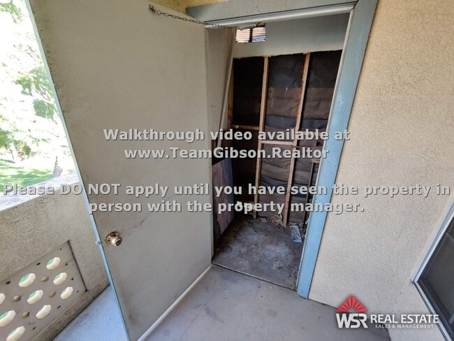 Building Photo - 1 Bedroom Condo with Garage and Carport