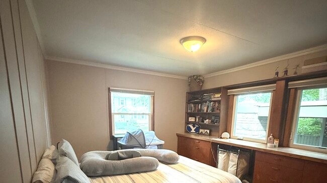 Building Photo - 707 W Iowa St