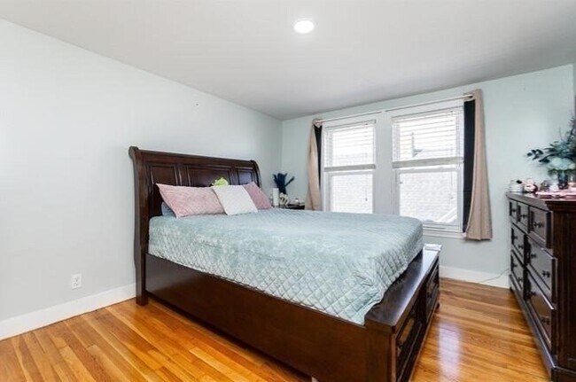 Building Photo - 40 Gledhill Ave