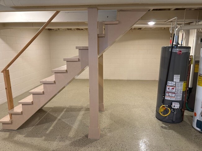 Building Photo - 2 Bedroom, 1.5 Bath Townhouse w/Garage in Camanche, IA