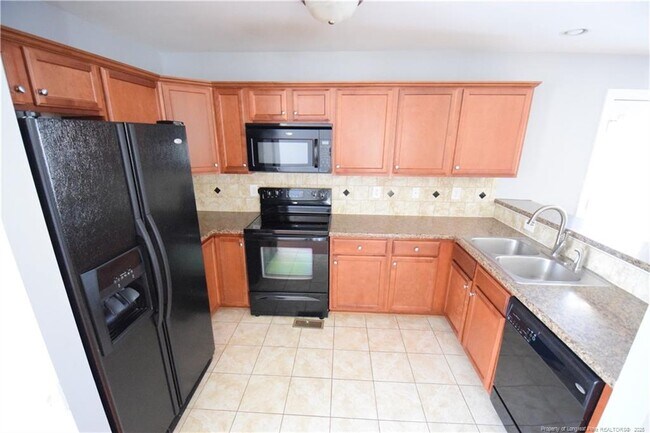 Building Photo - 611 Orchard Falls Dr