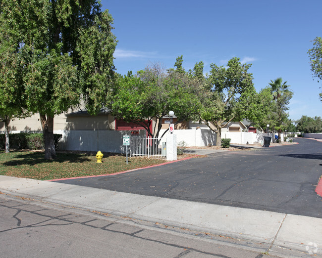 Primary Photo - Colonia Apartment Homes - Roger