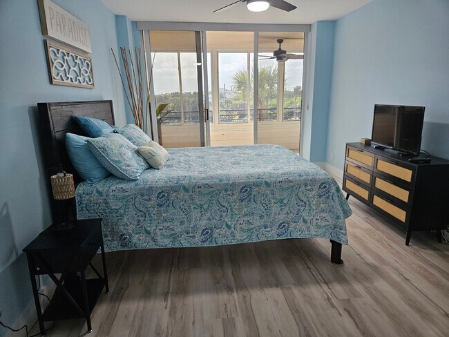 Building Photo - NEW RENOVATED SUNTIDE A BEACH CONDO