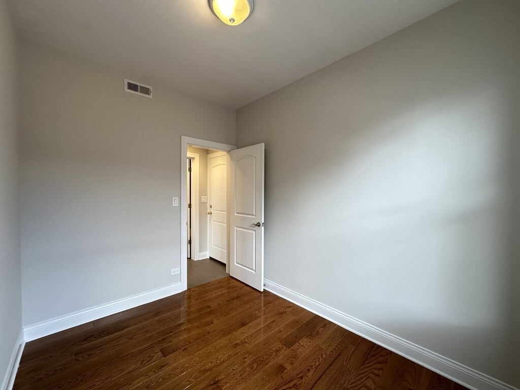 Building Photo - 3048 N Milwaukee Ave