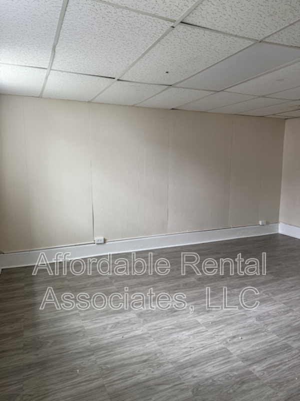 Building Photo - 2338 W Becher St