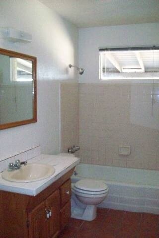 Building Photo - 1018 W 12th Pl