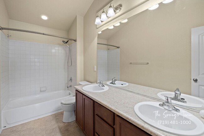 Building Photo - SPACIOUS SIX (6!!!) BD HOME IN LORSON RANCH!
