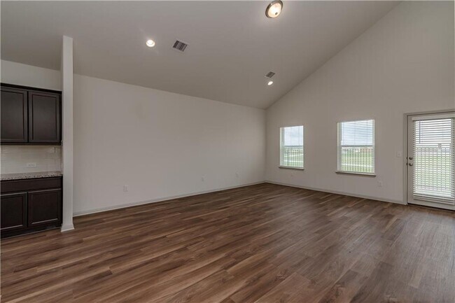 Building Photo - 132 Shiner Ln