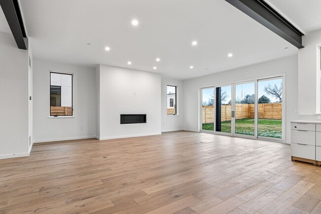 Building Photo - LUXURY LIVING 5 Bed 5 Bath New Home Located In Boulder- Available now!