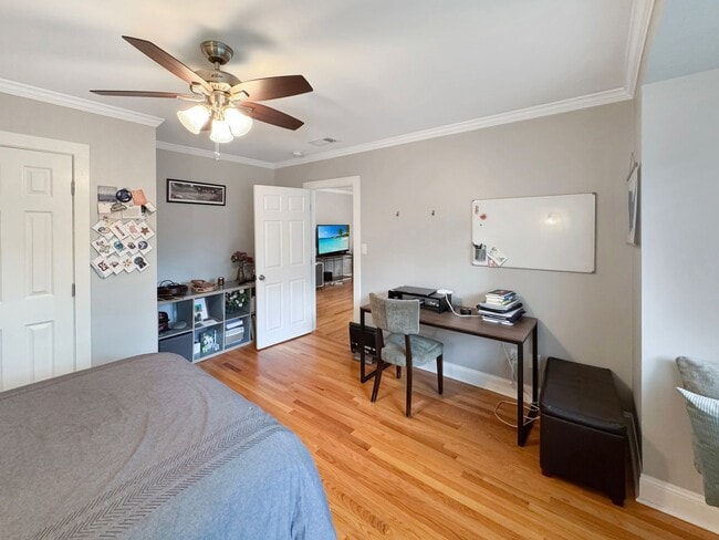 Building Photo - Large 4 bedroom, 3 bath home recently updated near Chickasaw Gardens